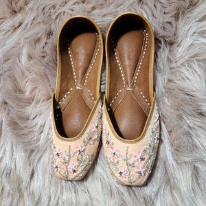 Handmade Elegant Punjabi Jutti / Khussa for Women
